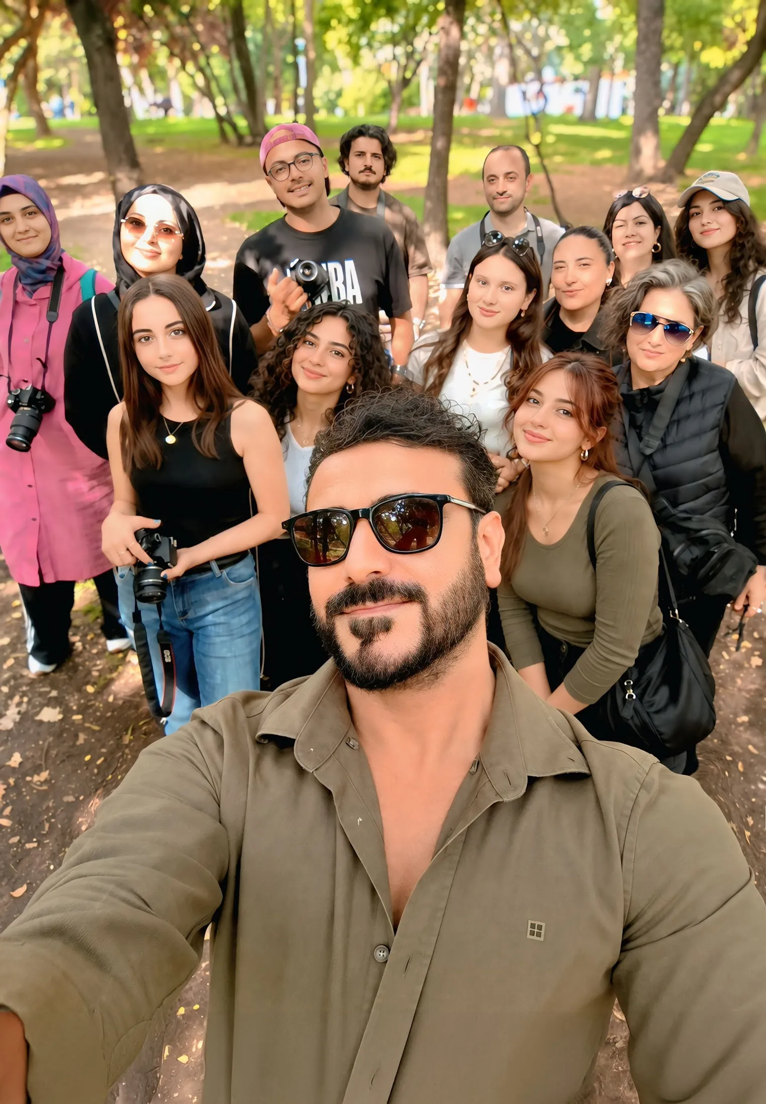 Hakan Kılıç ve Ankara Sinema Akademisi fotoğrafçılık kursu öğrencilerinin parkta gerçekleştirdiği uygulamalı dış çekim etkinliği.